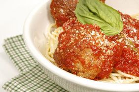 meatballs with spaghetti and marinara sauce