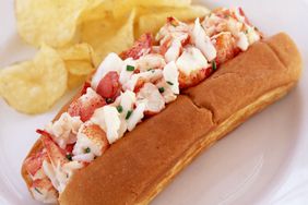 a100364_0704_lobster_roll.jpg