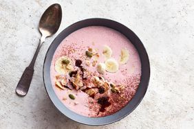 berry-banana kefir bowl