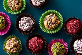 easy fudge bites in paper cups