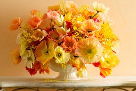 flower-arranging-ld105714-kevins-flowers.jpg