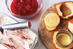 pound cake strawberry sauce