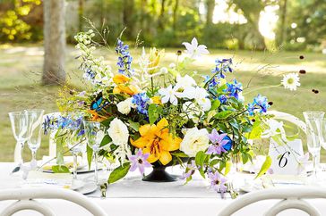 Wedding table floral centerpiece