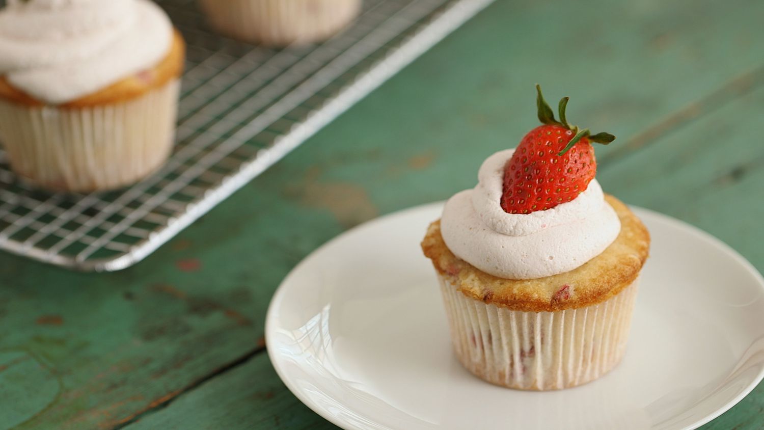 Strawberry Cupcakes with Strawberry Buttercream EDF