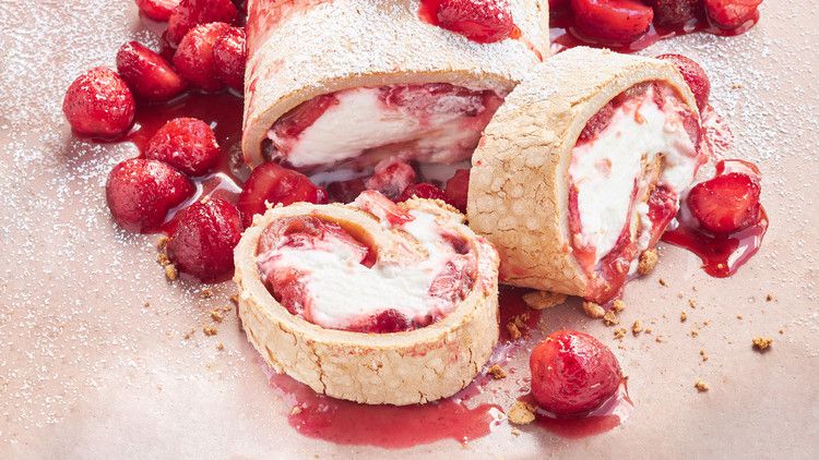 Strawberry-Rhubarb Rolled Pavlova