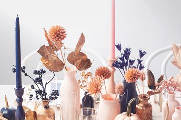 blue and pink table centerpiece decor